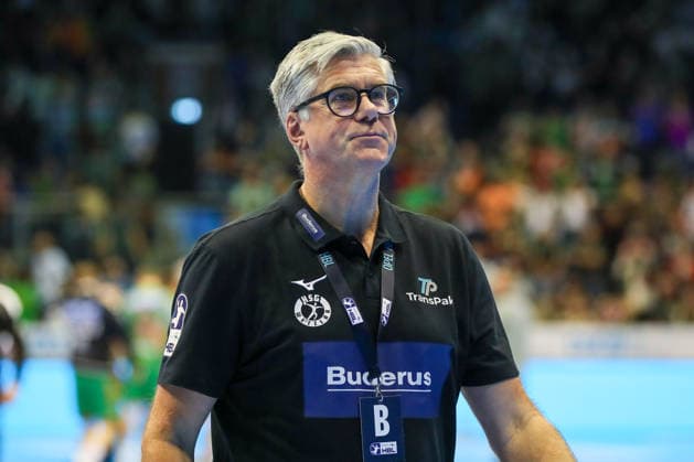 September 23, 2026, xgox, Handball DHB Cup, 2nd Round: SC Magdeburg vs. HSG Wetzlar, from left: Runar Sigtryggsson (Wetzlar); coach looks disappointed, dejected; Magdeburg
