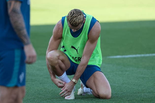 Lisbon, Portugal, September 23: Cristiano Ronaldo of Portugal ties his shoes during a Portugal national team training session ahead of the UEFA Nations League 2026–27 Group Stage Matchday 1 match between Portugal and Wales at Estádio José Alvalade in Lisbon, Portugal Copyright: HMBxMedia JoaquimxFerreira