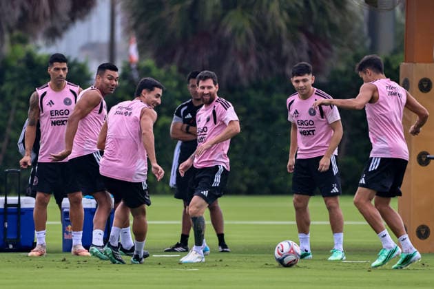 September 23, 2026, Fort Lauderdale, Florida, USA: From (L-R), LUIS SUAREZ (9), CASEMIRO (5), GONZALO LUJAN (2), LIONEL MESSI (10), DAVID AYALA (22), and SERGIO REGUILON (3) of Inter Miami CF are seen during an Inter Miami Training Session ahead of their MLS, Fussball Herren, USA game against Columbus Crew. Soccer 2026: Inter Miami FC Training  - ZUMAa257 20260923_zsp_a257_006 Copyright: xChrisxArjoonx
