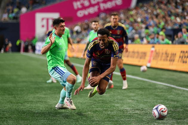 SEATTLE, WA - SEPTEMBER 23: Morgan Guilavogui 9 of Real Salt Lake falls during a game between Real Salt Lake and the Seattle Sounders on September 23, 2026 at Lumen Field in Seattle, Washington. (Photo by Henry Rodenburg Icon Sportswire) SOCCER: SEP 23 MLS, Fussball Herren, USA Seattle Sounders FC vs Real Salt Lake EDITORIAL USE ONLY Icon26092304