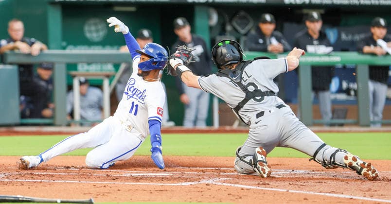 SEP 23, 2026: Kansas City Royals third baseman Maikel Garcia (11) slides into home plate and score in the 1st inning against the Chicago White Sox at Kauffman Stadium in Kansas City, MO. CSM MLB, Baseball Herren, USA 2026: White Sox Vs Royals September 23rd  - ZUMAc04_ 20260923_zma_c04_019 Copyright: xRomanxPunox