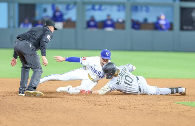 SEP 23, 2026: Chicago White Sox infielder Chase Meidroth (10) was tagged out trying to stretch a double by Kansas City Royals infielder Michael Massey (19) in the 6th inning against the Kansas City Royals at Kauffman Stadium in Kansas City, MO. CSM MLB, Baseball Herren, USA 2026: White Sox Vs Royals September 23rd  - ZUMAc04_ 20260923_zma_c04_037 Copyright: xRomanxPunox
