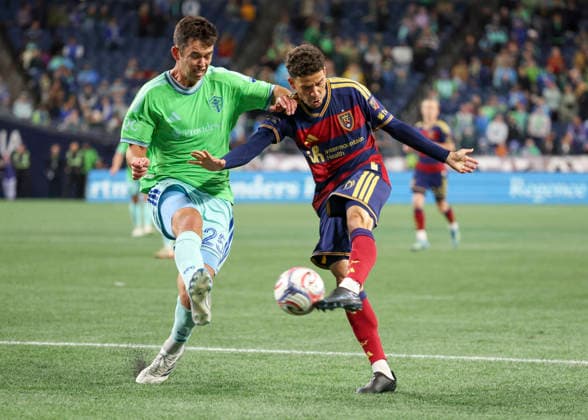 SEATTLE, WA - SEPTEMBER 23: (left to right) Seattle Sounders FC defender Jackson Ragen (25) tries to block a shot by Real Salt Lake forward Lineker Rodrigues Dos Santos (70) in the second half during the MLS, Fussball Herren, USA match between Real Salt Lake and Seattle Sounders FC on September 23, 2026 at Lumen Field in Seattle, Washington. (Photo by Leslie Plaza Johnson Icon Sportswire) SOCCER: SEP 23 MLS Seattle Sounders FC vs Real Salt Lake EDITORIAL USE ONLY Icon260923015