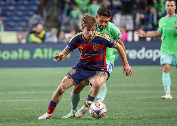 SEATTLE, WA - SEPTEMBER 23: Real Salt Lake midfielder Saba Lobjanidze (12) keeps the ball away from Seattle Sounders FC midfielder Cristian Roldan (7) in the second half during the MLS, Fussball Herren, USA match between Real Salt Lake and Seattle Sounders FC on September 23, 2026 at Lumen Field in Seattle, Washington. (Photo by Leslie Plaza Johnson Icon Sportswire) SOCCER: SEP 23 MLS Seattle Sounders FC vs Real Salt Lake EDITORIAL USE ONLY Icon260923024