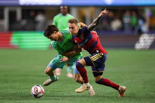 SEATTLE, WA - SEPTEMBER 23: Sebastian Gomez 90 of the Seattle Sounders and Dominik Marczuk 11 of Real Salt Lake battle for possession during a game between Real Salt Lake and the Seattle Sounders on September 23, 2026 at Lumen Field in Seattle, Washington. (Photo by Henry Rodenburg Icon Sportswire) SOCCER: SEP 23 MLS, Fussball Herren, USA Seattle Sounders FC vs Real Salt Lake EDITORIAL USE ONLY Icon26092309