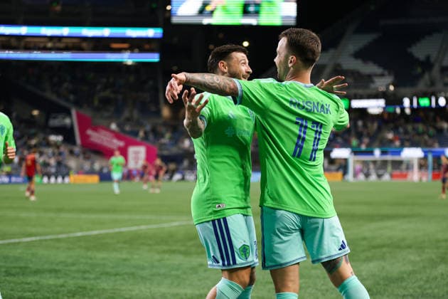 SEATTLE, WA - SEPTEMBER 23: Paul Arriola 17 of the Seattle Sounders celebrates a goal by teammate Albert Rusnak 11 during a game between Real Salt Lake and the Seattle Sounders on September 23, 2026 at Lumen Field in Seattle, Washington. (Photo by Henry Rodenburg Icon Sportswire) SOCCER: SEP 23 MLS, Fussball Herren, USA Seattle Sounders FC vs Real Salt Lake EDITORIAL USE ONLY Icon26092316