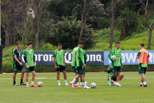 Training Session Of The Mexican National Football Team In Mexico City Players from the Mexican National Football Team participate in a training session at the High Performance Center of the Mexican Football Federation (FMF), south of Mexico City, Mexico, on September 23, 2026. MÃ xico City Mexico  Copyright: xJosexLuisxToralesx originalFilename:torales-notitle260923_npAbj.jpg