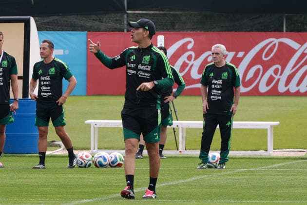 Training Session Of The Mexican National Football Team In Mexico City Rafael Marquez, Technical Director of the Mexican National Football Team, is seen during a training session at the High Performance Center of the Mexican Football Federation (FMF), south of Mexico City, Mexico, on September 23, 2026. MÃ xico City Mexico  Copyright: xJosexLuisxToralesx originalFilename:torales-notitle260923_npF38.jpg