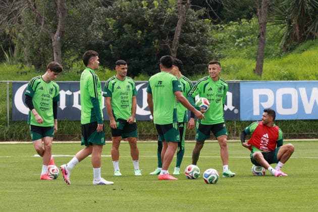 Training Session Of The Mexican National Football Team In Mexico City Players from the Mexican National Football Team participate in a training session at the High Performance Center of the Mexican Football Federation (FMF), south of Mexico City, Mexico, on September 23, 2026. MÃ xico City Mexico  Copyright: xJosexLuisxToralesx originalFilename:torales-notitle260923_npe5s.jpg