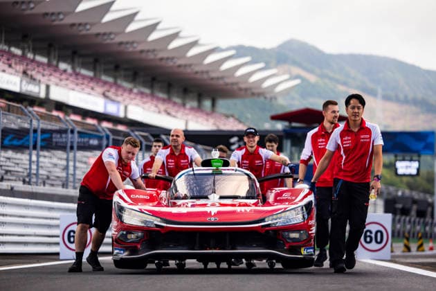 FIA WEC - 6 HOURS OF FUJI 2026 08 BUEMI SÃ bastien (swi), HARTLEY Brendon (nzl), HIRAKAWA Ryo (jpn), Toyota Racing, Toyota TR010 Hybrid 08, Hypercar, ambiance during the 6 Hours of Fuji 2026, 6th round of the 2026 FIA World Endurance Championship, from September 25 to 27, 2026 on the Fuji Speedway in Oyama, Shizuoka, Japan - OyamaJapan  Copyright: xJULIENxDELFOSSEx
