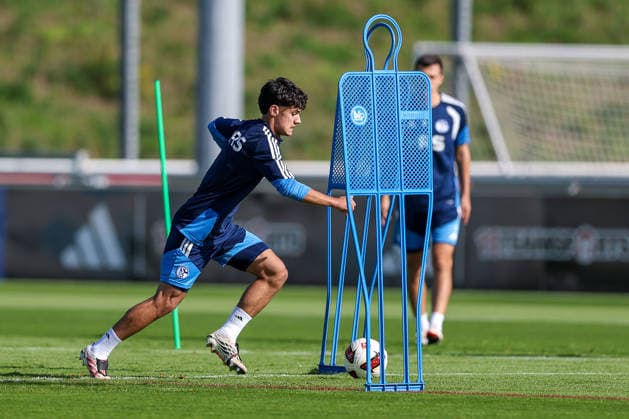September 23, 2026, Soccer, FC Schalke 04 Training Session Louis Tober U23 Schalke04 20 Gelsenkirchen FC Schalke 04 Training Facility NRW Germany xRHR PHOTO YYx Copyright: RHR-FOTOx RHR-FOTO YY