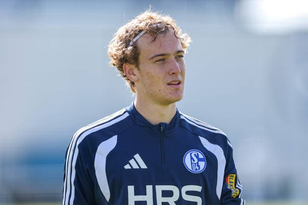 September 23, 2026, Soccer, FC Schalke 04 goalkeeper Max Weiland training with the FC Schalke 04 U23 team at the FC Schalke 04 training facility in Gelsenkirchen, North Rhine-Westphalia, Germany xRHR PHOTO YYx Copyright: RHR-FOTOx RHR-FOTO YY