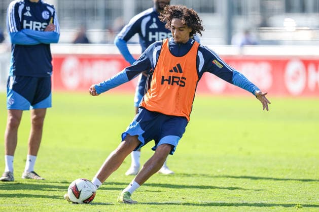 September 23, 2026, Soccer, FC Schalke 04 Training Session, Arian Güzel, FC Schalke 04 U19, Gelsenkirchen, FC Schalke 04 Training Facility, North Rhine-Westphalia, Germany, xRHR, PHOTO YYx Copyright: RHR-FOTOx RHR-FOTO YY