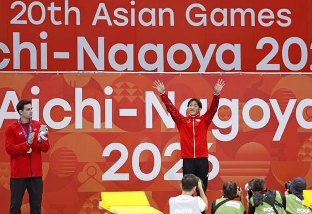 Aichi-Nagoya Asian Games: Swimming Japanese swimmer Shin Ohashi acknowledges the crowd after winning the Aichi-Nagoya Asian Games men s 200-meter breaststroke gold with a world record at Tokyo Aquatics Centre in Tokyo on Sept. 24, 2026.  A14AA0005628523P