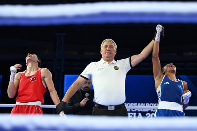 RECORD DATE NOT STATED 2026 European Boxing Elite Championship Sofia SOFIA, BULGARIA SEPTEMBER 24: Gizem Ozer (Red) of Turkey in action against Sthelyne Grosy (Blue) of France during their Elite Women s 60kg Semifinal match at the 2026 European Boxing Elite Championships at the Asics Arena Sports Hall in Sofia, Bulgaria, on September 24, 2026. Sofia Bulgaria  Copyright: xArturxWidakx originalFilename:widak-2026euro260924_np23H.jpg