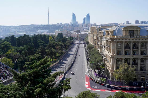 FORMULA 1 AZERBAIJAN GRAND PRIX 2026 General view of the circuit and Baku skyline in practice during the Formula 1 Qatar Airways Azerbaijan Grand Prix 2026, Round 15 of the 2026 Formula 1 World Championship, WM, Weltmeisterschaft from 24th - 26th September 2026 at the Baku City Circuit, Baku, Azerbaijan. Credit: Robbie Hoad Every Second Media Editorial use only. All images are copyright Every Second Media Limited. No images may be reproduced without prior permission. Copyright: xIMAGO EveryxSecondxMediax ESM-2183-0123 RobbiexHoadx xEveryxSecondxMediax