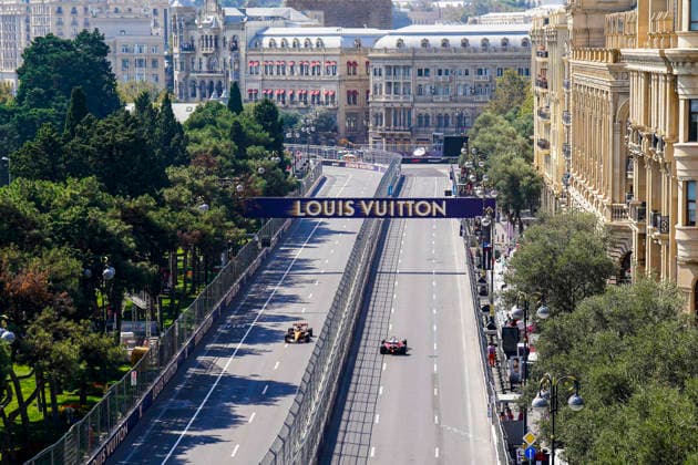 FORMULA 1 AZERBAIJAN GRAND PRIX 2026 Lando Norris (GBR) 1 McLaren and Charles Leclerc (MON) 16 Ferrari in practice during the Formula 1 Qatar Airways Azerbaijan Grand Prix 2026, Round 15 of the 2026 Formula 1 World Championship, WM, Weltmeisterschaft from 24th - 26th September 2026 at the Baku City Circuit, Baku, Azerbaijan. Credit: Robbie Hoad Every Second Media Editorial use only. All images are copyright Every Second Media Limited. No images may be reproduced without prior permission. Copyright: xIMAGO EveryxSecondxMediax ESM-2183-0126 RobbiexHoadx xEveryxSecondxMediax