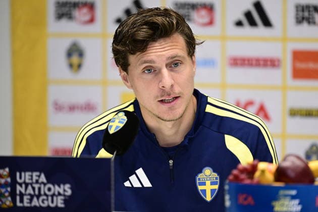 STOCKHOLM, SWEDEN 20260924 Soccer player Victor Nilsson Lindelöf during a press conference at Strawberry Arena ahead of Friday s opening group stage match in the Nations League against Romania STOCKHOLM SWEDEN x10030x  Copyright: xJonasxEkströmerx xTTx FOOTBALL MEN S PRESS MEETING