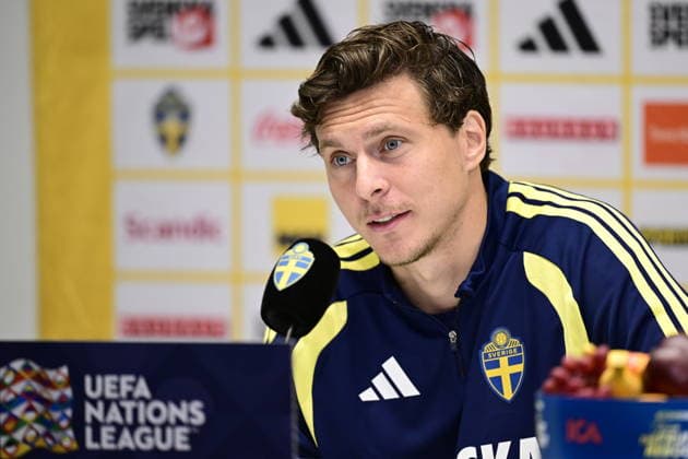 STOCKHOLM, SWEDEN 20260924 Soccer player Victor Nilsson Lindelöf during a press conference at Strawberry Arena ahead of Friday s opening group stage match in the Nations League against Romania STOCKHOLM SWEDEN x10030x  Copyright: xJonasxEkströmerx xTTx FOOTBALL MEN S PRESS MEETING
