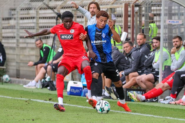 Djayson Mendes (SV Waldhof Mannheim, 35) and Raif Adam (SV 07 Elversberg, 15) in a tackle during a soccer exhibition match, SV Waldhof Mannheim vs. SV 07 Elversberg on September 24, 2026, at the Seppl Herberger Stadium in Mannheim, Germany; Mannheim Seppl Herberger Stadium, Germany Copyright: xFranzxReindelx