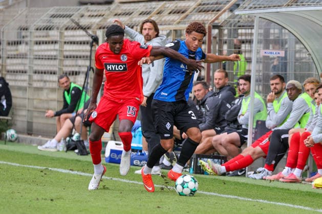 Djayson Mendes (SV Waldhof Mannheim, 35) and Raif Adam (SV 07 Elversberg, 15) in a tackle during a soccer exhibition match, SV Waldhof Mannheim vs. SV 07 Elversberg on September 24, 2026, at the Seppl Herberger Stadium in Mannheim, Germany; Mannheim Seppl Herberger Stadium, Germany Copyright: xFranzxReindelx