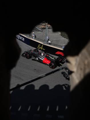 F1 - AZERBAIJAIN GRAND PRIX 2026 27 HULKENBERG Nico (ger), Audi F1 Team , action during the 2026 Formula 1 Azerbaijan Grand Prix, 15th round of the 2026 Formula One World Championship, WM, Weltmeisterschaft from September 24 to 26, 2026 on the Baku City Circuit, in Baku, Azerbaijan - BakuAzerbaijan  Copyright: xEricxAlonsox