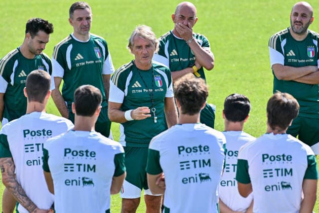 foto IPP lisa guglielmi Coverciano - Firenze 24-09-2026 Raduno della Nazionale di Calcio dell Italia nella foto Roberto Mancini (allenatore Italia) parla ai giocatori italy photo press world copyright italy ITALY  Copyright: xR4924_italyphotopressx