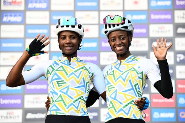 2026 UCI Road World Championships Picture by Simon Wilkinson SWpix.com - 24 09 2026 - Cycling - 2026 UCI Road World Championships - MontrÃ al, Canada - Women Under-23 Road Race - Rwanda - Mariate Byukusenge (Rwanda), Jazilla Mwamikazi (Rwanda) MontrÃ al Avenue du Parc Canada Copyright: x xSWpix.comx(t axPhotographyxHubxLtd)xSimonxWilkinson SWpix.comx SWP-3521-2179