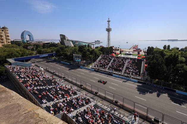 AZERBAIJAN, BAKU - SEPTEMBER 24, 2026: People attend a practice session for the 2026 Formula One Azerbaijan Grand Prix at the Baku City Circuit 2026 Formula One Azerbaijanian Grand Prix  - ZUMAt113 20260924_zaa_t113_154 Copyright: xDanilxAikinx