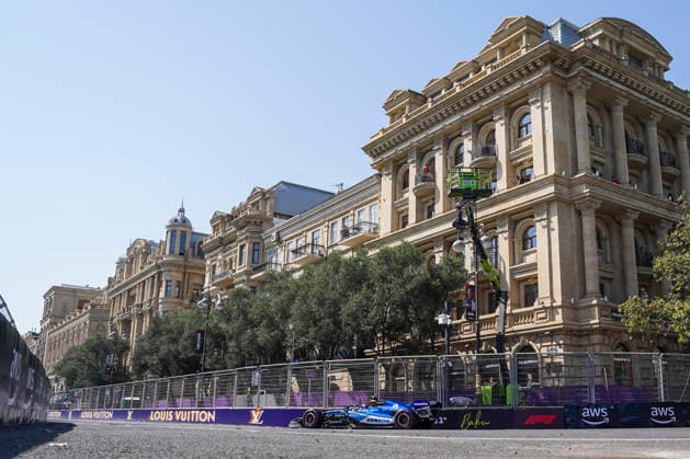 FORMULA 1 AZERBAIJAN GRAND PRIX 2026 Carlos Sainz (SPA) 55 Williams F1 Team in practice during the Formula 1 Qatar Airways Azerbaijan Grand Prix 2026, Round 15 of the 2026 Formula 1 World Championship, WM, Weltmeisterschaft from 24th - 26th September 2026 at the Baku City Circuit, Baku, Azerbaijan. Credit: Robbie Hoad Every Second Media Editorial use only. All images are copyright Every Second Media Limited. No images may be reproduced without prior permission. Copyright: xIMAGO EveryxSecondxMediax ESM-2183-0155 RobbiexHoadx xEveryxSecondxMediax