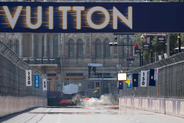 FORMULA 1 AZERBAIJAN GRAND PRIX 2026 Arvid Lindblad (GBR) 41 Racing Bulls brakes smoking after he reverses away from the wall he had just hit during the Formula 1 Qatar Airways Azerbaijan Grand Prix 2026, Round 15 of the 2026 Formula 1 World Championship, WM, Weltmeisterschaft from 24th - 26th September 2026 at the Baku City Circuit, Baku, Azerbaijan. Credit: Robbie Hoad Every Second Media Editorial use only. All images are copyright Every Second Media Limited. No images may be reproduced without prior permission. Copyright: xIMAGO EveryxSecondxMediax ESM-2183-0158 RobbiexHoadx xEveryxSecondxMediax