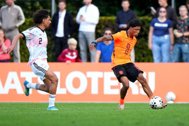International Friendly, Länderspiel, Nationalmannschaft The Netherlands U19 v Belgium U19 Uden - Dani Slory of The Netherlands U19 passes the ball during a 2026 2027 International Friendly match. The match is set between The Netherlands U19 and Belgium U19 at Sportpark Parkzicht on 24 September 2026 in Uden, Netherlands. (Hero Images Nick Koole) Copyright: xNickxKoolex