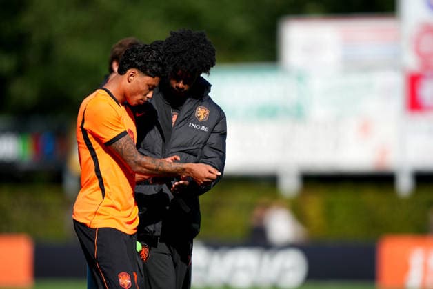 International Friendly, Länderspiel, Nationalmannschaft The Netherlands U19 v Belgium U19 Uden - Dani Slory of The Netherlands U19 and Lushendry Martes of The Netherlands U19 look dejected during a 2026 2027 International Friendly match. The match is set between The Netherlands U19 and Belgium U19 at Sportpark Parkzicht on 24 September 2026 in Uden, Netherlands. (Hero Images Nick Koole) Copyright: xNickxKoolex