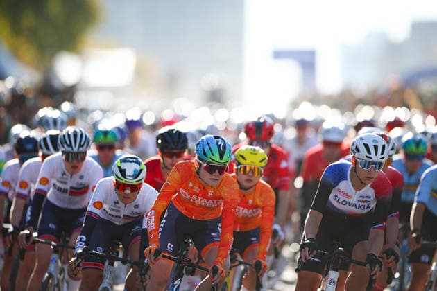 2026 UCI Road World Championships Picture by Vaughn Ridley SWpix.com - 24 09 2026 - Cycling - 2026 UCI Road World Championships - MontrÃ al, Canada - Women Under 23 Road Race - The peloton, Megan Arens (Netherlands) Copyright: x xSWpix.comx(t axPhotographyxHubxLtd)xVaughnxRidley SWpix.comx SWP-3521-2262