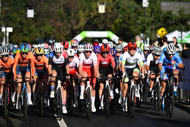2026 UCI Road World Championships Picture by Zac Williams SWpix.com - 24 09 2026 - Cycling - 2026 UCI Road World Championships - MontrÃ al, Canada - Women Under 23 Road Race - The peloton, Megan Arens (Netherlands), Poland, Felicity Wilson-Haffenden (Australia) Copyright: x xSWpix.comx(t axPhotographyxHubxLtd)xZacxWilliams SWpix.comx SWP-3521-2267
