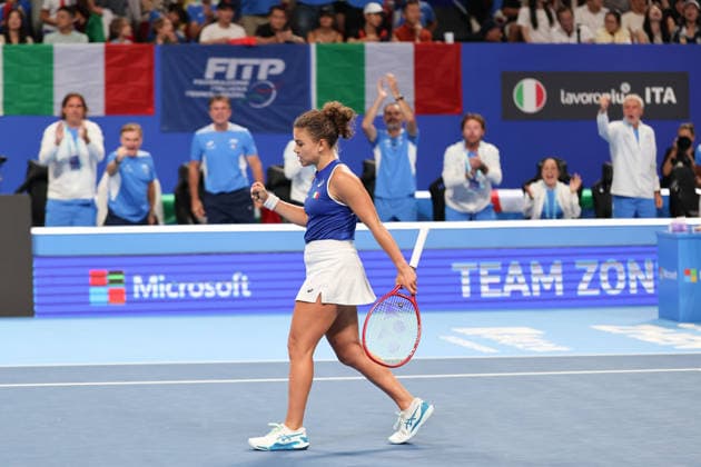 (260924) -- SHENZHEN, Sept. 24, 2026 -- Jasmine Paolini of Italy celebrates a point against Zheng Qinwen of China during the quarterfinal match between China and Italy at the 2026 Billie Jean King Cup Finals in Shenzhen, south China s Guangdong Province, Sept. 24, 2026. ) (SP)CHINA-SHENZHEN-TENNIS-BILLIE JEAN KING CUP-CHINA VS ITALY (CN) LiangxXu 