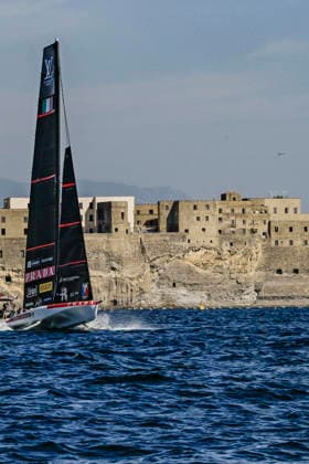 September 24, 2026, Napoli, ITALIA: Le imbarcazioni impegnate nelle prove ufficiali delle regate preliminari dell America s Cup 2027, nel golfo di Napoli, 24 settembre 2026. ANSA CIRO FUSCO - - - - - - - - - - - - - - - - - - - - - - - - - - - - - - - - - - - - - - - - - - - Boats taking part in the official trials for the preliminary races of the 2027 America™s Cup, in the Gulf of Naples, 24 September 2026. ANSA CIRO FUSCO America s Cup, Al Via Le Preregate. Abodi Sogno Inizia A Prendere Forma  - ZUMAa110 20260924_zaf_a110_027 Copyright: xCiroxFuscox