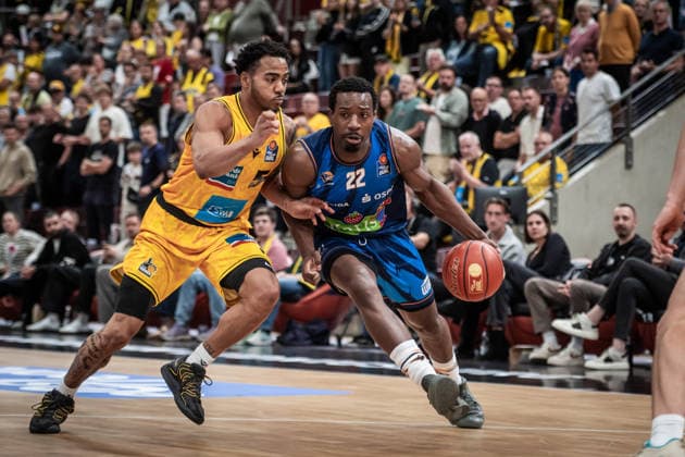 Johnathan Stove, Rostock Seawolves, 22 vs. Ish Leggett, MHP RIESEN Ludwigsburg, 05 GER, MHP RIESEN Ludwigsburg vs. Rostock Seawolves, Basketball Bundesliga, easycredit BBL, Matchday 2, 2026–2027 Season, September 24, 2026 GER, MHP Riesen Ludwigsburg vs. Rostock Seawolves, Basketball Bundesliga, easycredit BBL, Matchday 2, 2026–2027 season, September 24, 2026 Ludwigsburg Copyright: xSandyxDinkelackerx EP_SDR