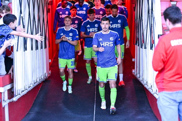 September 24, 2026, Soccer, 2026–2027 Season, Friendly Match, Rot-Weiss Oberhausen vs. FC Schalke 04, RWO Players’ Tunnel, Luca Vozar (FC Schalke 04), Ron Schallenberg (FC Schalke 04), Oberhausen Stadium, Lower Rhine, North Rhine-Westphalia, Germany, xRHR PHOTO YYx Copyright: KROEGER RHR-FOTOx RHR-FOTO YY
