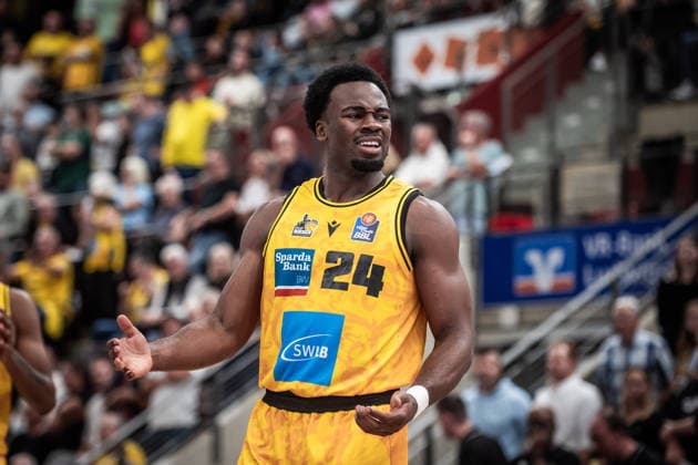 Maxwell Dongmo Temoka, MHP Riesen Ludwigsburg, 24, visibly dissatisfied with the referee s decision at the start of the game GER, MHP Riesen Ludwigsburg vs. Rostock Seawolves, Basketball Bundesliga, easycredit BBL, Matchday 2, 2026–2027 season, September 24, 2026, GER, MHP Riesen Ludwigsburg vs. Rostock Seawolves, Basketball Bundesliga, easycredit BBL, Matchday 2, 2026–2027 season, September 24, 2026, Ludwigsburg Copyright: xSandyxDinkelackerx EP_SDR