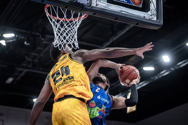 Zach Copeland, Rostock Seawolves, 02 vs. Maxwell Dongmo Temoka, MHP RIESEN Ludwigsburg, 24 GER, MHP Riesen Ludwigsburg vs. Rostock Seawolves, Basketball Bundesliga, easycredit BBL, Matchday 2, 2026–2027 Season, September 24, 2026 GER, MHP Riesen Ludwigsburg vs. Rostock Seawolves, Basketball Bundesliga, easycredit BBL, Matchday 2, 2026–2027 season, September 24, 2026 Ludwigsburg Copyright: xSandyxDinkelackerx EP_SDR