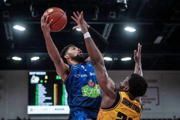 Zach Copeland, Rostock Seawolves, 02 vs. Maxwell Dongmo Temoka, MHP RIESEN Ludwigsburg, 24 GER, MHP Riesen Ludwigsburg vs. Rostock Seawolves, Basketball Bundesliga, easycredit BBL, Matchday 2, 2026–2027 Season, September 24, 2026 GER, MHP Riesen Ludwigsburg vs. Rostock Seawolves, Basketball Bundesliga, easycredit BBL, Matchday 2, 2026–2027 season, September 24, 2026 Ludwigsburg Copyright: xSandyxDinkelackerx EP_SDR