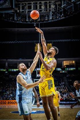 Basketball Berlin, September 24, 2026; 2026–2027 Season; EasyCredit BBL 1 Bundesliga Men s Division; Alba Berlin vs. Skyliners Frankfurt; Norris Agbakoko (Alba Berlin, No. 17) vs. Radii Caisin (Frankfurt, No. 15)
