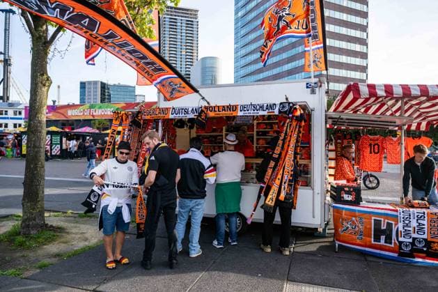 Soccer, Men s, 2026–27 Season, UEFA Nations League League A, Group 2, Matchday 1 in Amsterdam, Netherlands vs. Germany, German fans at a fan shop outside the stadium, September 24, 2026, Copyright: xMatthiasxKochx