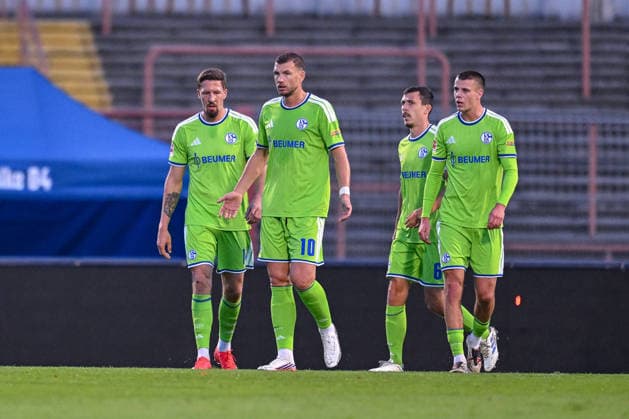 September 24, 2026, Soccer, 2026–2027 Season, Friendly Match, Rot-Weiß Oberhausen vs. FC Schalke 04, Janik Bachmann (FC Schalke 04), Edin Džeko (FC Schalke 04), Magnus Rösner (FC Schalke 04), and Ron Schallenberg (FC Schalke 04) are disappointed by the goal they conceded; xRHR PHOTO YYx Copyright: KROEGER RHR-FOTOx RHR-FOTO YY