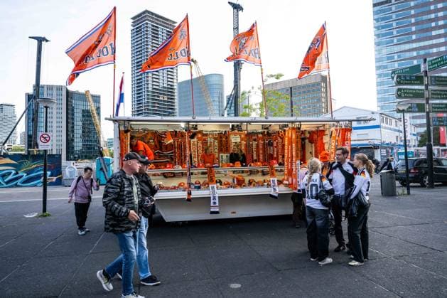 Soccer, Men s, 2026–27 Season, UEFA Nations League League A, Group 2, Matchday 1 in Amsterdam, Netherlands vs. Germany, Fans at a fan shop in front of the stadium, September 24, 2026, Copyright: xMatthiasxKochx
