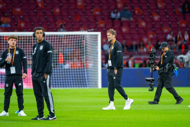Soccer, Men s, 2026–27 Season, UEFA Nations League League A, Group 2, Matchday 1 in Amsterdam, Netherlands vs. Germany; from left: Philipp Treu (Germany), Jamal Musiala (Germany), Coach Jürgen Klopp (Germany) before the game, September 24, 2026, Copyright: xMatthiasxKochx