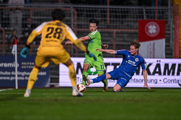 September 24, 2026, Soccer, 2026–2027 Season, Friendly Match, Rot-Weiß Oberhausen vs. FC Schalke 04, Adrian Gantenbein (FC Schalke 04), Simon Ludwig (Rot-Weiß Oberhausen) xRHR PHOTO YYx Copyright: KROEGER RHR-FOTOx RHR-FOTO YY