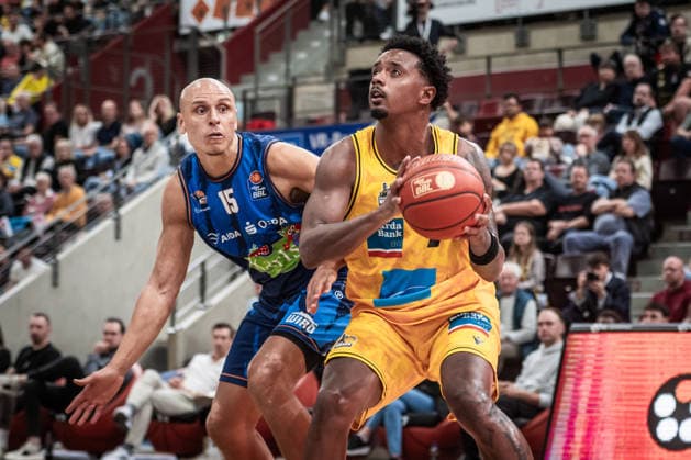 Elijah Hughes, MHP Riesen Ludwigsburg (07), vs. Robin Amaize, Rostock Seawolves (15), GER; MHP Riesen Ludwigsburg vs. Rostock Seawolves, Basketball Bundesliga, easycredit BBL, Matchday 2, 2026–2027 Season, September 24, 2026 GER, MHP Riesen Ludwigsburg vs. Rostock Seawolves, Basketball Bundesliga, easycredit BBL, Matchday 2, 2026–2027 season, September 24, 2026 Ludwigsburg Copyright: xSandyxDinkelackerx EP_SDR