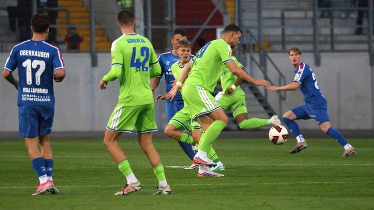 Soccer friendly match between Regionalliga team Rot Weiß Oberhausen and FC Schalke 04 at the Niederrhein Stadium in Oberhausen ** FOR EDITORIAL PURPOSES ONLY ** EDITORIAL USE ONLY ** p Soccer friendly match between Regionalliga team Rot Weiß Oberhausen (in blue jerseys) and FC Schalke 04 (in green jerseys) on Thursday, September 24, 2026, at the Niederrhein Stadium in Oberhausen. Photo by Frank Oppitz, FUNKE Photo Services p Sports Germany North Rhine-Westphalia Oberhausen Copyright FrankxOppitz Copyright: FrankxOppitz doc87qsw11lnzcqbfm01ct1 ,EDITORIAL USE ONLY Copyright: FrankxOppitz